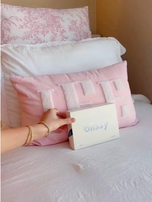 this is your sign to throw away those cheap satin pillow cases and make the switch for the best sleep and benefits🤩🤩 @Blissy Brand #BlissyBabe #blissydreamer #BlissyBrand #BlissyPillowcase #BlissyFam #collaboration #smallcreator #microinfluencer #silkpillowcase #silkpillowcasebenefits  