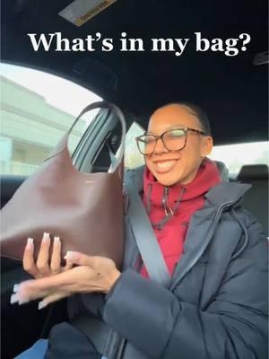 Me🤝🏽My bag #seeyaliyah #blackgirl #collegegirl #nyc #fyp #coachbag #coachbrooklynbag #whatsinmybag #CapCut 