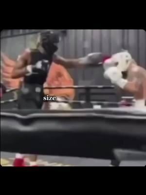 Does size matter in fights? 👀 (h/t motiiwavee/IG) #boxing #sparring 