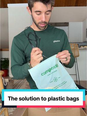 Why use plastic bags, when you can use @Compostic? #ad  Plastic bags pollute our environment, last for thousands of years and are a product of fossil fuels 😤  Compostic bags on the other hand are 100% HOME compostable and will disappear in a matter of months. I use them for everything from food to home organization, and I’ll never need another airport toiletries bag again 😉  . . . . . #compost #compostable #plasticfree #plasticpollution 