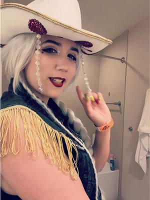 I’ve been meaning to post more drafts but I’be definitely caught the bug going around 🤧 #yeehawshira #demonslayer #demonslayercosplay #tengenuzui #tengencosplay 