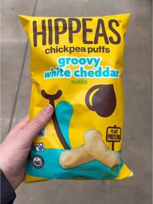 time to get groovy @Walmart @Lanie Kae 🕺🪩✌️ #hippeas #walmart #glutenfree #vegansnacks #cheesysnacks #walmartfinds 