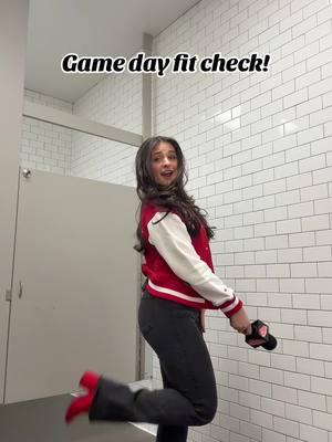 LGRW!! #LGRW #gameday #fitcheck #womeninsports #hockey #detroit #detroitredwings #redwings #host #microphone #sports 