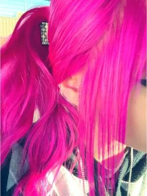 #Iluvmyhair #pinkhair #hotpinkhair 