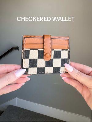 So cuteee! And so many different colors!!  RUNNNN #wallet #cutewallet #womenswallet #checkered #tiktokshopfinds #TikTokShop 