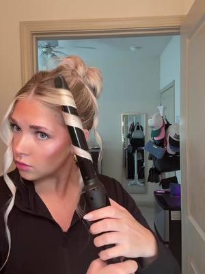 & anotherr #hair #hairtutorial #bun #hairstyle #buntutorial #delaneychildsmessybun #messybun #messybuntutorial #bioionictools #bioionic #bioioniclongbarrel #bioioniccurlingiron #curlingiron #blonde #blondehair #lanza #lanzahair #lanzahaircare #lanzahairspray #lanzabrushthruhairspray #foryou #foryoupage #fyp @L’ANZA Hair Care @BioIonicOfficial 