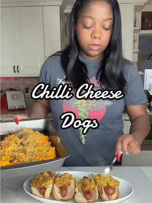 Another Great Chili Cheese Dog Recipe to impress your family 😛🔥#chilicheesedog #chilicheese #CookingHacks #quickandeasyrecipe #EasyRecipes #foodhacks #onepotmeals #onepotrecipe #hotdogs #hotdoghack #CapCut 