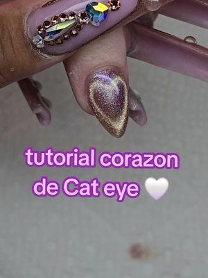 corazon con cat eye tutorial! 🤍 #saginawnails #lakeworthnails #kellernails  #dfwmua #dfwnails #dallasnails #dallas #dallasmua #fortworthnails #fortworth #fortworthmua #cinthyasnails  #arlingtonnails #whitesettlementnails   #tintinails #acrylicnails #tiktok #nailtech #nailtechcheck #fyp  #viral #acrylicnails #nailtutorials #nailinspo #nailinspiration #amazon #reflectivenails #xlongnails #pinknails #valentinobeautypure #nails #vbeautypure #vbpteam  #cateyeheart #heart #cateye #valentinesnails 