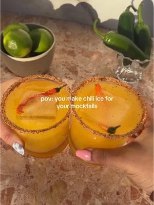 New favorite garnish for my spicy mango margarita mocktails❤️🌶️ #mocktail #garnish #hosting #drinks #spicymargarita #spicymarg #icecubes #hostingideaa #chili #margarita #margaritarecipe #easydrinkrecipe #drinktok #mangomargarita 