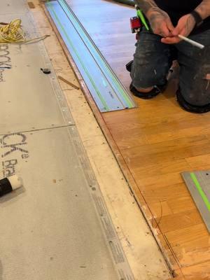 #toro🤙🏼 #flooring #hardwood #hardwoodflooring #wood #woodwork #piso #fypシ #fypシ゚viral #flooringinstaller #seattle #festool #viralvideo #viraltiktok #madera #paratii 