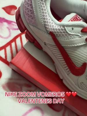 @Nike #vomero5 #vomero #vomero5pinkfoam #vomeros #vomeronike #vomerosneakers #nike #valentin #happyvelentinesday #valentinesshoes #perfectofam #perfect #perfectpair 