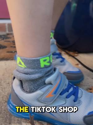 My kid loves these comfy light up sneakers #toddlerlightupshoes #toddlersneakers #lightupsneakers #childshoes #sneakerdeals #tiktokfinds 