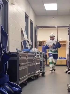 pov: quinn going to tell his team to lock tf in #quinnhughes #quinnhughesedit #hockeyplayer #professionalhockey #43 #vancouvercanucks #NHL #nhlhockey 