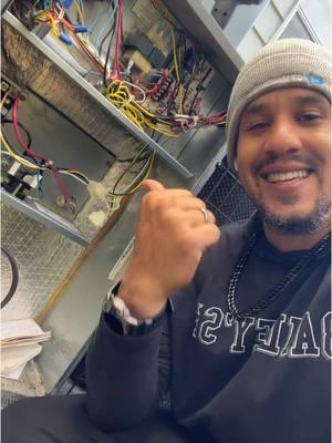 Diagnosing a bad TXV (Thermal Expansion Device) in the heat mode.   #hvactechnician #fyp #foryourpage #airconditioning #badtxv #thermalexpansion #floridahvac #fypシ゚viral #commercialhvac #keepitsimple #hvaclife #airconditioningrepair 