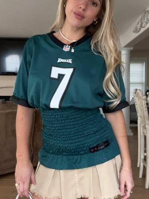 How I’d rework & style myself for a @Philadelphia Eagles playoff game 🏈⭐️  #eagles #philadelphia #philadelphiaeagles #nfl #football #reworked @NFL @Kristin Juszczyk 