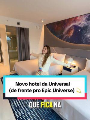 O que você achou do novo hotel da universal? 🤩🌍 Esse é o Stella Nova e ele fica LITERALMENTE na frente do novo parque Epic Universe 📍 📆DATA DE ABERTURA: 21 de janeiro de 2025. 🚪QUARTOS: São 750 unidades e acomodam até 4 pessoas e tem opções com vista para o Epic. 🛌O QUE TEM NELES: 2 camas grandes, 1 banheiro, cofre, ferro de passar, televisão, frigobar e cafeteira. 🍹ÁREA COMUM: Piscina, SPA aquecido, 2 bares, loja, academia, restaurante, loja, game room, mercado. 🚘 ESTACIONAMENTO: o pernoite 21 dólares para hóspedes. 🚌TRANSPORTE: Gratuito para os hóspedes, com destino para todos os pontos da Universal. Quer um orçamento com DESCONTO antes mesmo do hotel abrir? Comenta HOTEL aqui embaixo ✅ #turistorlando #feriasemorlando #parquesdeorlando #epicuniverse #stellanova #universalorlando #universalorlandoresort #brasileirosemorlando #feriasemorlando #feriasemorlando #epic