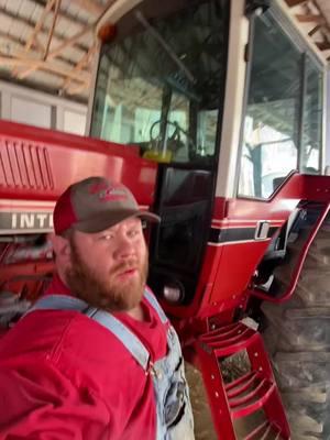 What weight oil in an IH engine? #farmtokk #farmtok #southern #country #tractor #farmer #farmimg #northcarolina #ih #oil