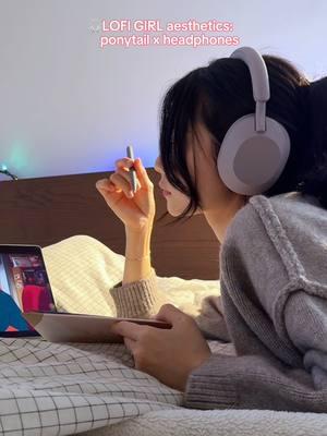 Now all we need to do is find a playlist to match, @hithisisdaisyy bringing the lofi vibes with the WH-1000XM5's Noise Cancelling Headphones in Smokey Pink! Want a chance to be featured? Tag us! #SonyCommunity #sonyheadphones #lofi #smokeypinkwhm5 #smokeypink #whm5