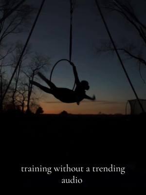 What I hear when I train<3 💙🤍🧡 #aerial #aerialhoop #aeriallyra #aerialist #silhuohette #silhuohettes #circus #circusartist #circusarts #fyp #fypage #fypシ゚viral #viral #viralvideo #blowthisup 