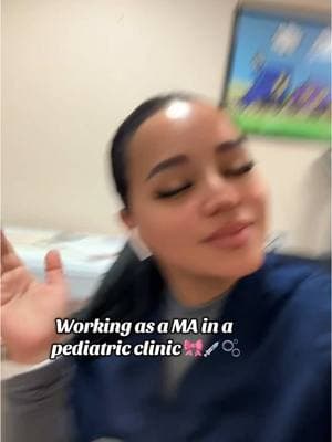 She ended up getting her ears pierced as well, she’s a champ🎀👶🏽💉 #pediatrics #medicalassistant #workflow #ilovemyjob #vaccinate #medicalstudent 