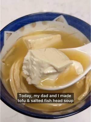 It’s soup season! 🥰 🐠 SALTED FISH HEAD & TOFU SOUP 鹹魚頭豆腐湯 - 1 box of soft tofu (16 oz) - 3.5 oz of salted fish heads (5 small pcs) - 2.5 oz of dried bean curd threads* - 6 cups of water - 2 cups of chicken broth - 1 lb of pork bones *Soak dried bean curd threads in water for 1 hr until softened #cantonesefood #cantonesesoup #cantonese