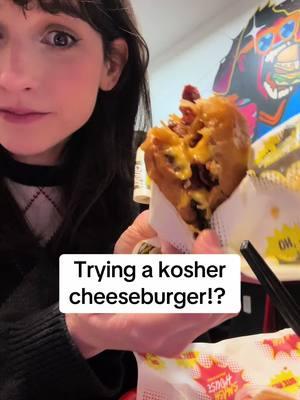 I finally get the hype surrounding smash house burger they have multiple locations and I Seriously think it’s a must try! #kosher #foodreview #kosher #jewish #jewishtiktok #koshertiktok #kosherfood 