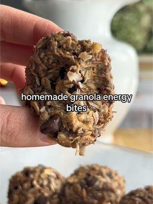 GRANOLA ENERGY BITES🍫🥜🥥 comment ‘RECIPE’ to have the link sent to you directly!🤎 ingredients// 2 ripe bananas, mashed  1/3 cup peanut butter  1 tbsp honey  1/2 cup shredded coconut  1/4 cup chia seeds  1 cup rolled oats + more if too wet 1/2 cup cacoa nibs or chocolate chips  directions// 1. Mix ingredients until well combined. If too sticky, add more oats 1 tbsp at a time. Use an ice cream scoop to form balls and place in a sealable container to chill in the fridge overnight or at least 4 hours before enjoying.  xo Hailey 🤍 #Recipe #homemadefood #madefromscratch #breakfastideas #healthybreakfast #healthy #energybites #preworkout #healthysnack 