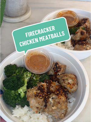 FIRECRACKER CHICKEN MEATBALLS 1 lb ground chicken 2 garlic cloves, diced 1/4 onion, diced 1/2 tsp ginger, diced 1 tsp red pepper flakes 1 tbsp liquid egg whites 1/4 c oats Salt and Pepper to taste SERVES: around 10-12 meatballs TIME: 20 MIN Preheat oven to 400 F. In a large bowl, combine above ingredients and mix well. Roll chicken into small meatballs, should yield around 10-12. Place meatballs on an oven safe sheet pan and bake in oven for around 15-20 minutes or until internal temp reaches 165 F. While chicken cooks, make sauce by mixing all together in separate bowl.  SAUCE 1/2 c coconut aminos 1/2 tsp sesame oil Juice from 1 lime 2 tbsp avocado mayo 1 tsp chili crunch Once meatballs are cooked, evenly divide among two meal prep containers. I added white rice and roasted broccoli. Top with extra chili crunch and EBTB seasoning.  Be sure to LIKE + SAVE + FOLLOW for more meal prep inspiration ✨✨   🍓🍓🍓🍓🍓🍓🍓🍓🍓🍓🍓🍓🍓🍓🍓🍓 #healthymealprep #foodandfitness #fitness #fitnessfood #mealprepmotivation #mealprep #healthylifestyle #healthyrecipes 