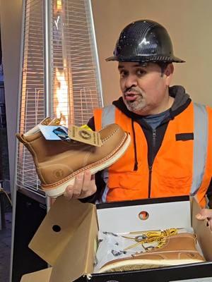 Steel toe work boots. Botas de trabajo con casquillo o punta de metal #construction #construccion #rockroosterfootwear #calzado #zapatosdetrabajo #workshoes #botas #workbooks #safetyfirst   #zapatosdeseguridad 