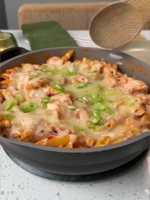 (ad) Buffalo Chicken Pasta Bake with @Red Gold Tomatoes picy and comforting dish that’s perfect for weeknights or game day! 🎥: @Kim 🍯  It combines the bold flavors of buffalo sauce and ranch with tender chicken and a rich, cheesy tomato sauce made with award-winning quality Red Gold Tomatoes. Quick to make and full of flavor, it’s a crowd-pleaser that's sure to satisfy. Learn more about @RedGoldTomatoes at FF.recipes/redgold #feedfeed ##redgoldtomatoes #redgold #pasta #pastabake #comfortfood #buffalochicken #buffalochickenpasta #buffchicken #EasyRecipes #FoodTok