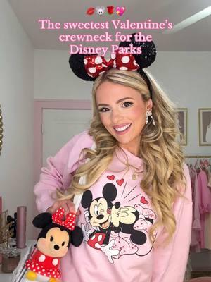 Minnie kissing Minnie?! Are you kidding me?!🥹🐭💋 #disneysmallshop #disneytiktok #disneyoutfits #disneyvalentines #fyp 