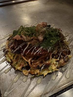 The best Okonomiyaki I’ve ever had 🤤  #foodtiktok #FoodLover #travel #tokyo #japan #okonomiyaki 