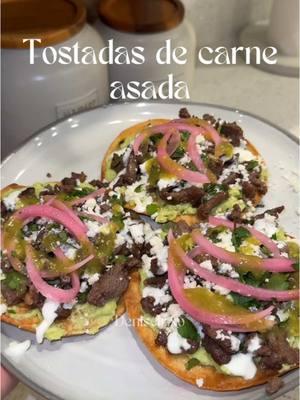 Tostadas de asada 🇲🇽 #tostadas#tostadasmexicanas #cocinando#enlacocina#cocinaconmigo#mexicana#mexicantiktok#creatorsearchinsights#fyp#foryoupage#paratii#recetas#recetasmexicanas#comidamexicana 