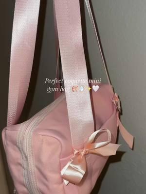 THE cutest mini gym bag!!!! Im obsessed 🩰🪞✨🤍 #gymbag #gym #musthaves #coquette #bows #girlgymbag #pink #acessorios #acessories #creatorsearchinsights 