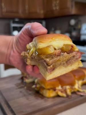 Gameday sliders by @wicked.bbq ! 🙌 Using our new Tropical Habanero sauce for a little sweet heat 🌶️🍍 SO FREAKING GOOD! #tropicalhabanero #tropiclikeitshab #tropicaltailgate #dinner #delicious #DinnerIdeas #yum #tailgatefood #tailgate #gameday #pitboss #kingshawaiian