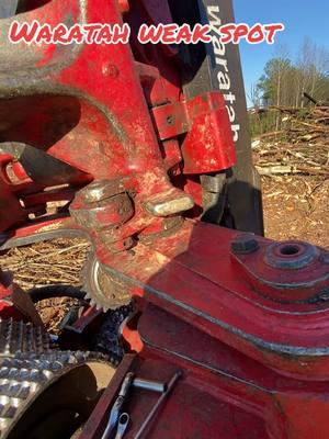 Waratah needs a little something different on the pin that goes in connecting link on knife arms #logging #tigercat #tigercatforestry #waratah #education #bolt #fyp #work #Outdoors #forestry 