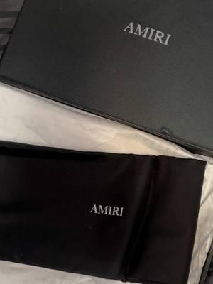 Unbox my new shoes with me😍✨ #foryou #paratii #amirishoes #Amiri #shoeunboxing 