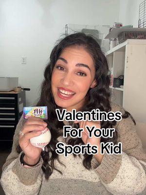 Perfect valentine goodies for your sports loving kid! #valentines #sports #classvalentines #valentine #ValentinesDay #valentinesdaygift #valentinesideas #sportskid #sportsmama #valentinesdayideas #easyvalentines 