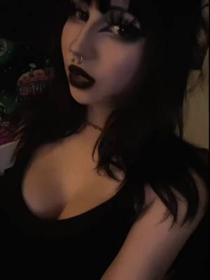 #goth #gothmakeup #gothgirl #violentvira 