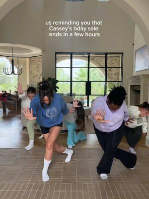 don’t mind us, just trying to make sure you don’t miss the party. 2️⃣5️⃣% 0FF all @cassey’s favs ends in t-minus 6 hours. #activewear #skorts #dresses #sweater #sweatshirt #trend #waittheydontloveyoulikeiloveyou 