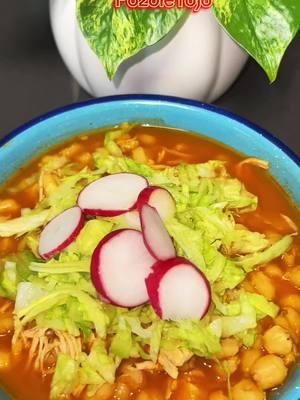 Pozole rojo 😋 #pozole #pozolerojo #pozolerecipe #recetadepozole #easypozolerecipe #facilyrapido #recetascaseras #pozolemexicano #foodtiktok #pozolemexicano #mexicantiktok #mexicanfood #pozoledepollo #pozoleseason #foryou #foryoupage #ideasdecomida 