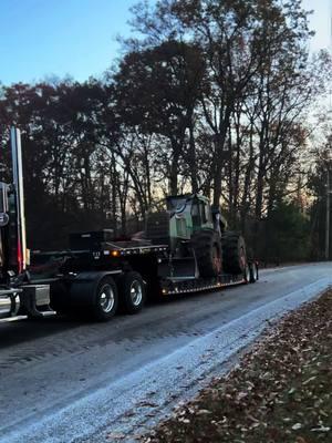 #fyp #foryou #foryoupage #foryourpage #largecarmag #gearjammermag #classic #freightliner #freightlinerclassic #cat #c15 #blowup #blowthisupforme #goviral #lowboy #kauffmanlowboy #timberjack #logging 