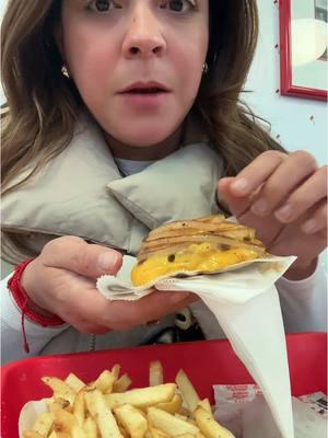 Last day in Vegas let’s get In n Out Burger #Foodie #vacation #flyingdutchman #doublecheeseburger #onions #myorder #lasvegas #fyp #asmr #mukbang @Pablo Jr @𝒗𝒂𝒍𝒆𝒏𝒕𝒊𝒏𝒂 ♡ 