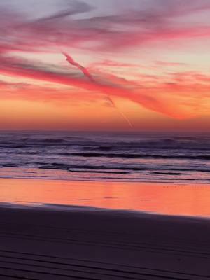 One of the coolest sunsets I’ve ever seen 🌅 🥹 #washingtoncheck #fyp #pacificocean #oceanshores #beachsunset #oceansunset 