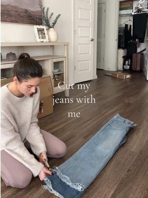 Cut my brand new jeans w meeeeee ✂️✂️✂️ #zara #jeans #zarajeans #haul #zarahaul #jean 