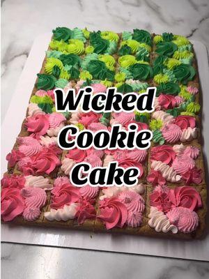 Are you pink 🩷or green💚? I guess the real question is how many times have you seen Wicked?? #cookiecake #wickedmovie #wickedwatchparty #americanbuttercream #CapCut 