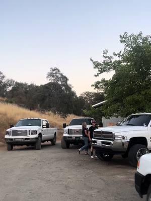 summer can just come back already #209trucks #sle3py73 #cowboycaddilac #73powerstroke #cencaltrucks #silvatrucking @That_one_clean_obs @Cencal_Val @@Madison.arnold♠️⚡️ @Cody Ziegenfuss 