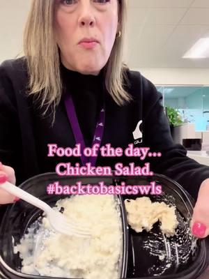 🎉 Todays ‘going-back-to-basics’ food of the day was Chicken Salad. It ate it plain, I ate it with a few crackers and cottage cheese, and then I had it for dinner on a low carb tortilla. It was delish and it felt like I was at the start of my journey all over again. I ate chicken salad ALL.THE.TIME. I loved it! Going back to doing what I know works for me.  What works for you? 🤟🏻 #wls #vsg #wlscommunity #backtobasics #foodidea #easyprotein #protein #kirklandchicken #chickensalad #yummy #highprotein #backtobasicswls 