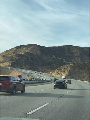 Freeway 5 North. Castaic, California. Road Trip.  California adventure.  #viajando_ala_naturaleza #viajesnaturaleza1 #freeway5north #castaiccalifornia #castaic #californiaadventure #roadtrip #road 