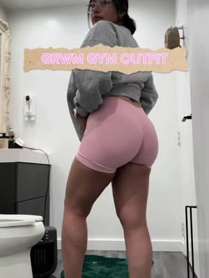 Pink is my favorite color even though I don’t wear it often 🥰💕 #fyp #shorts #alo_g #foryoupage #frypgシ #imobsessed #trending #viralvideo #gym #GymTok #gymwear #gymwearwomen #gymoutfitideas #pink #scrunch #creatorsearchinsights 